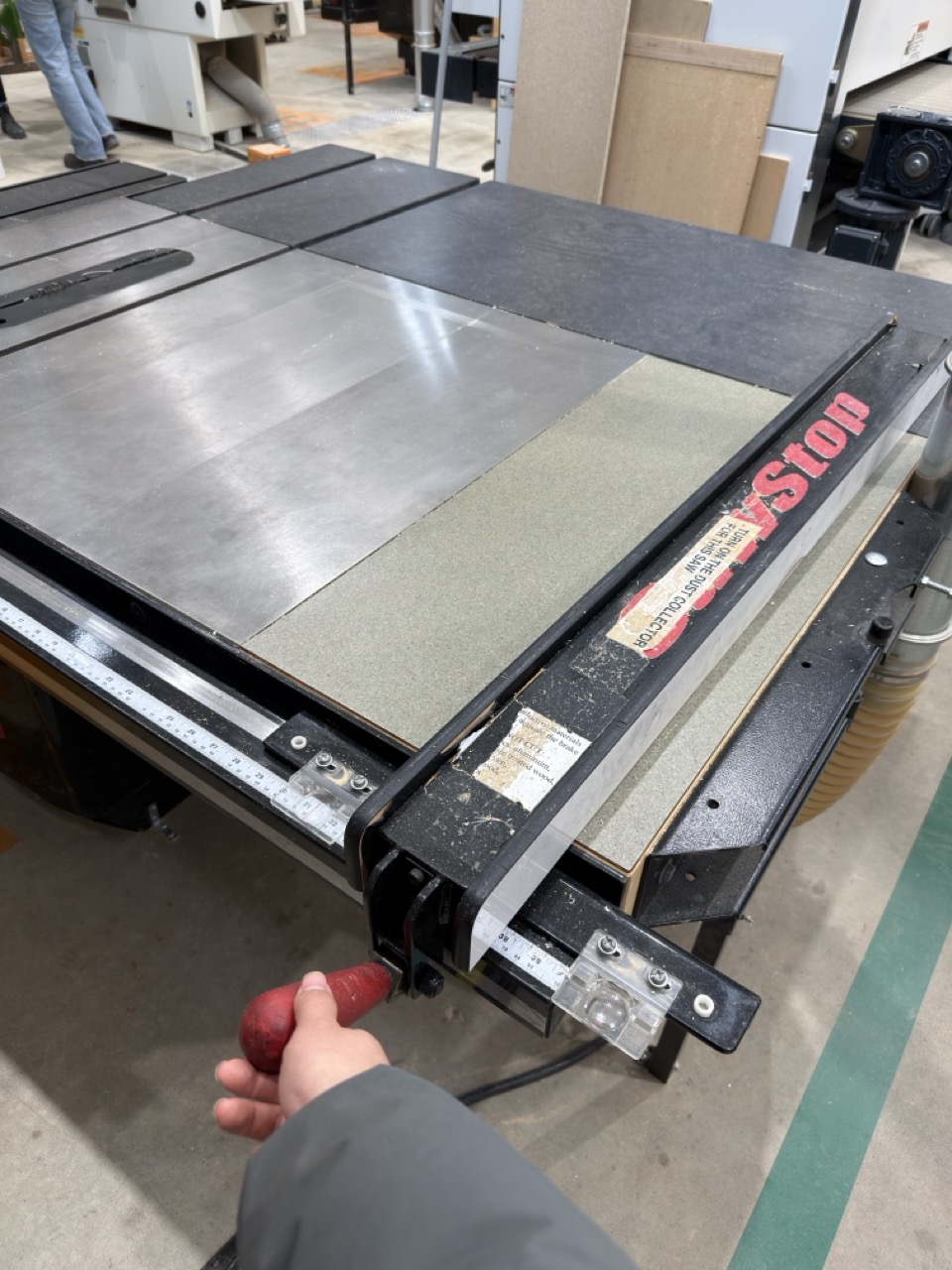 a lever to twist the table.