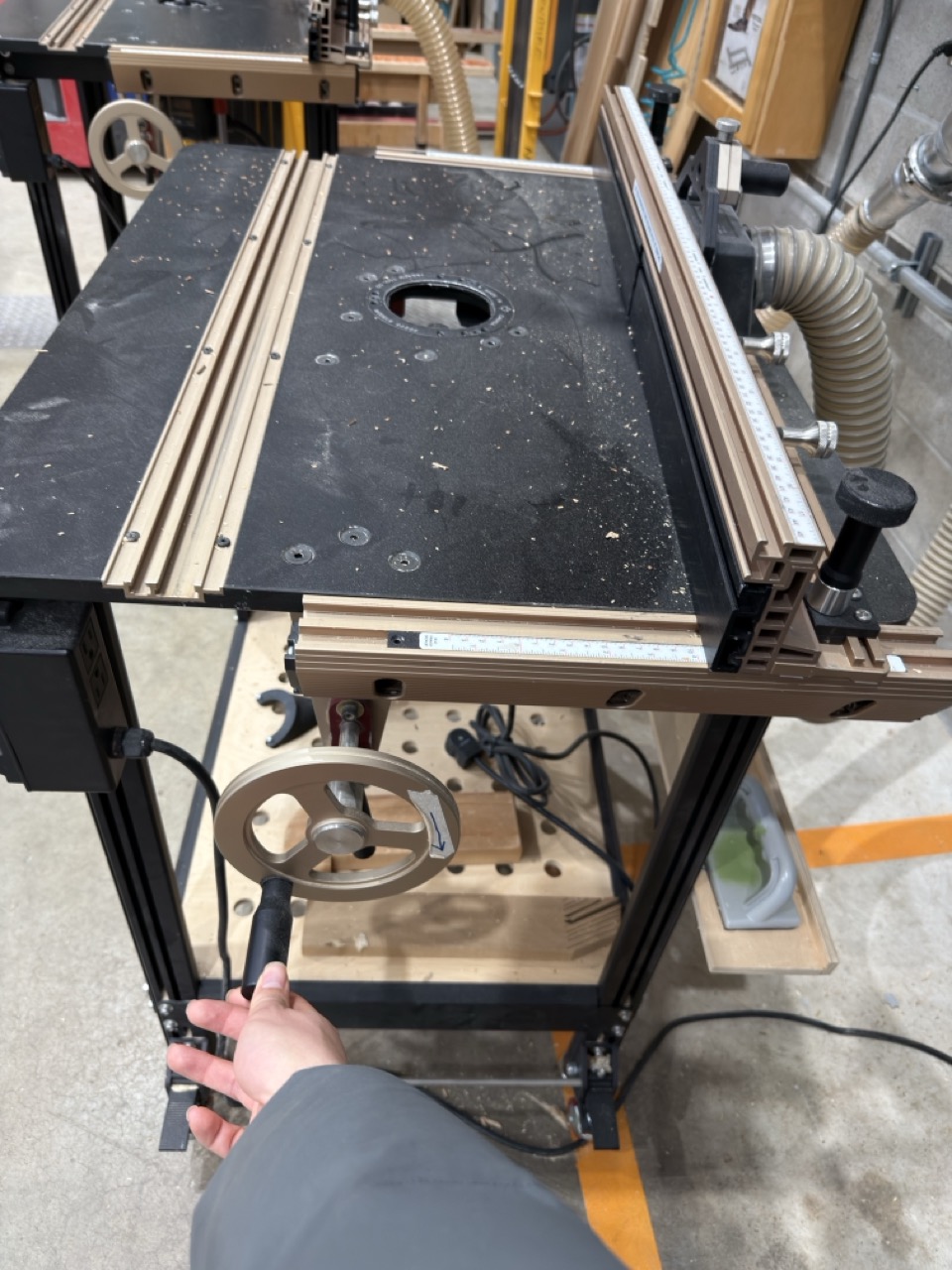 a reel to twist the table