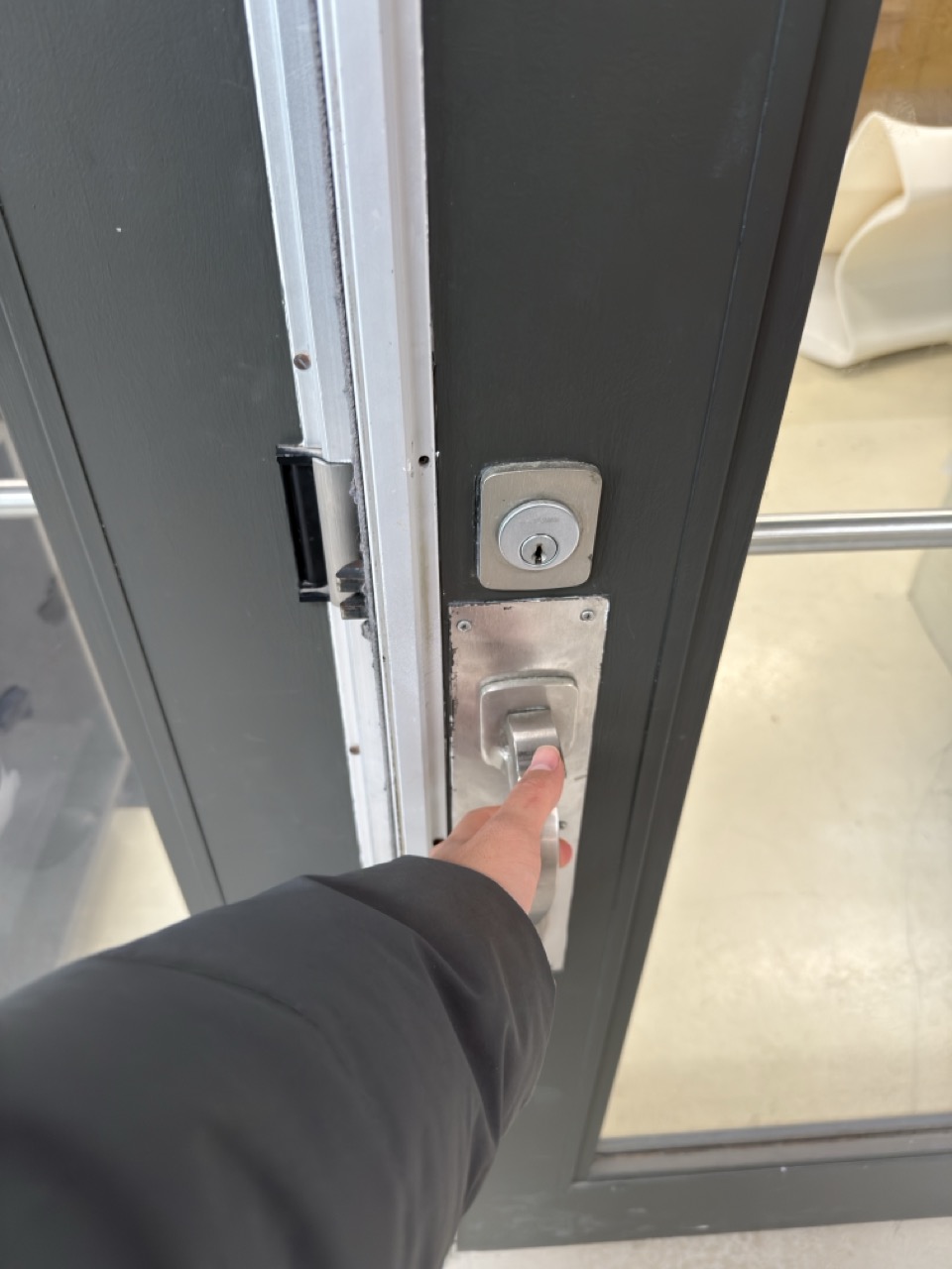 door handel that can be pull not push.