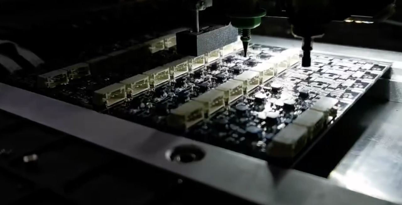 Sound of the mounting element on the robotic arm